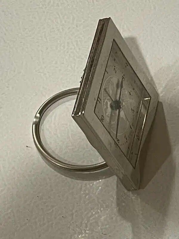 Chrome Desk / Nightstand alarm clock in Home Décor & Accents in Ottawa - Image 3