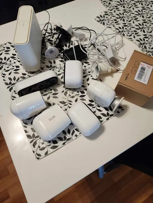 Arlo Security Cameras and Base Station570159739343349763