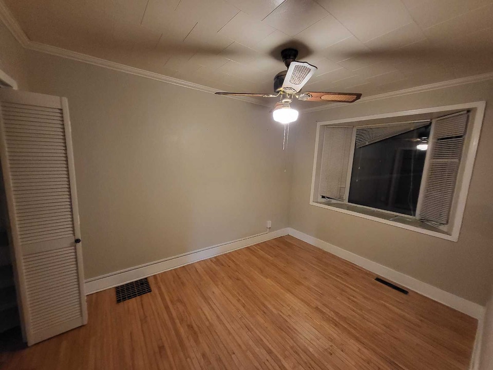 2 bedroom house with office for rent in King Edward Park 5