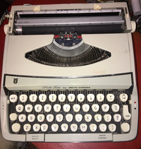 Vintage Smith Corona Manuel Typewriter 