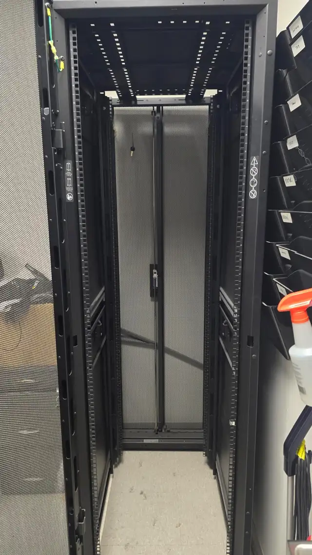 Dell Server Rack in Servers in City of Toronto - Image 5