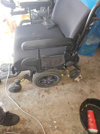 Electric wheelchair 