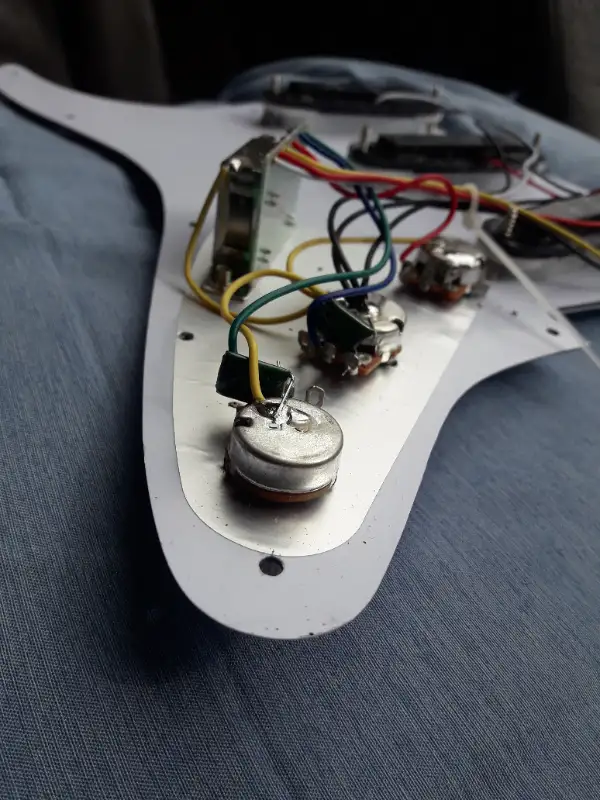 Fender Squire Affinity Stratocaster loaded Pickguard 3pickup in General Electronics in City of Toronto - Image 4