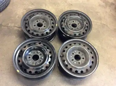 4–16x6.5 steel rims original Chrysler OE rims made in Brazil (not cheapies) 5x127 or 5x5 bolt patter...