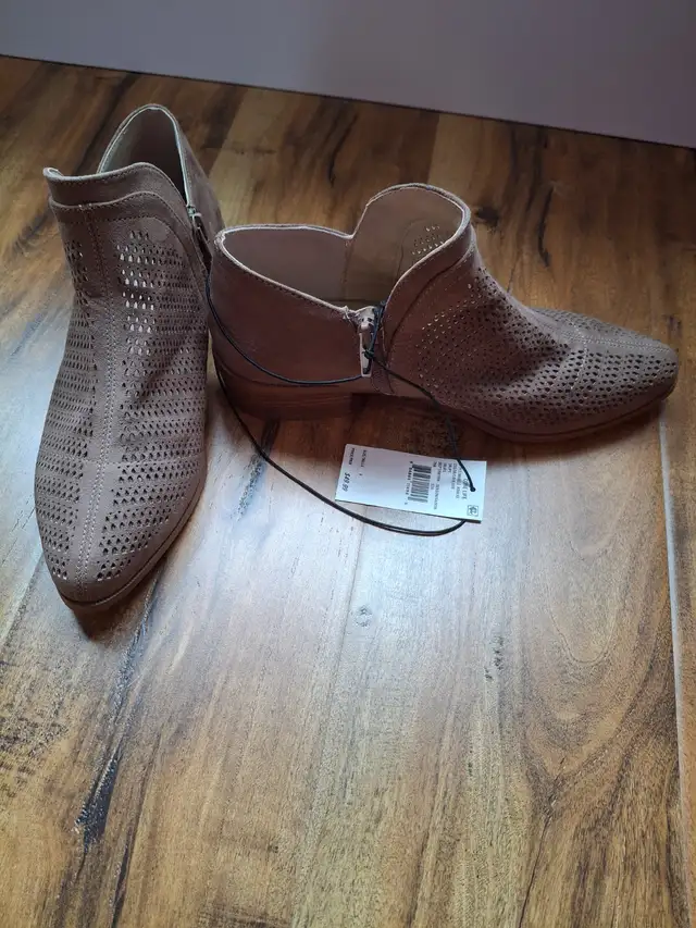 Ladies New Size 9 Shoes in Women's - Shoes in Peterborough - Image 3