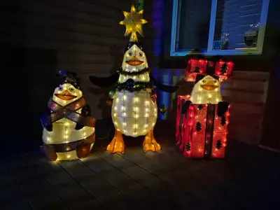 Christmas lights - Penguins of Madagascar, View more