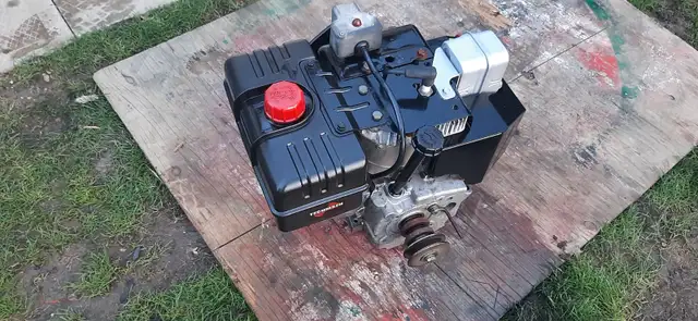 Snowblower engine tecumseh 9hp like new in Snowblowers in Oakville / Halton Region - Image 3