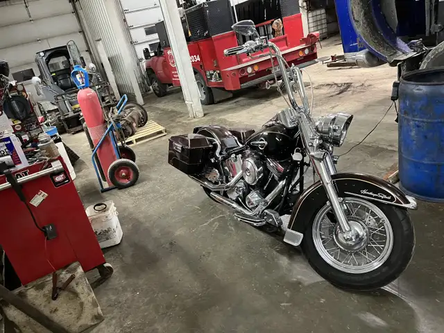 1996 heritage softail 1340 in Touring in Edmundston - Image 2