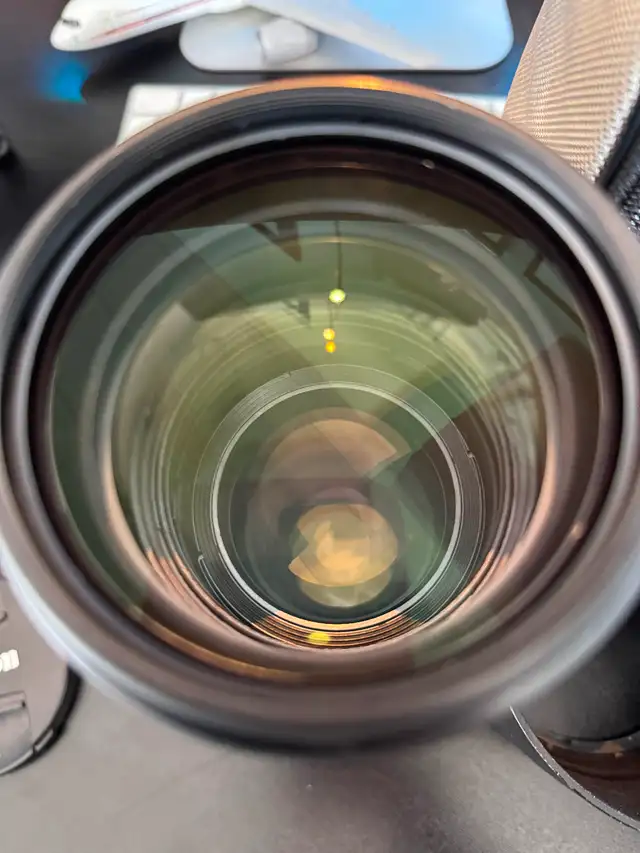 Canon 70-200mm 2.8F Telephoto lens.62863736239875124
