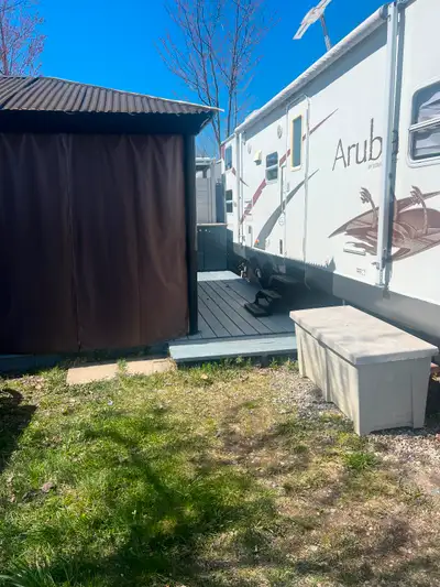 Set up complexe Atlantide à st-calixte avec roulotte aruba 2009, 29 pi. 2 chambres fermées , princip...