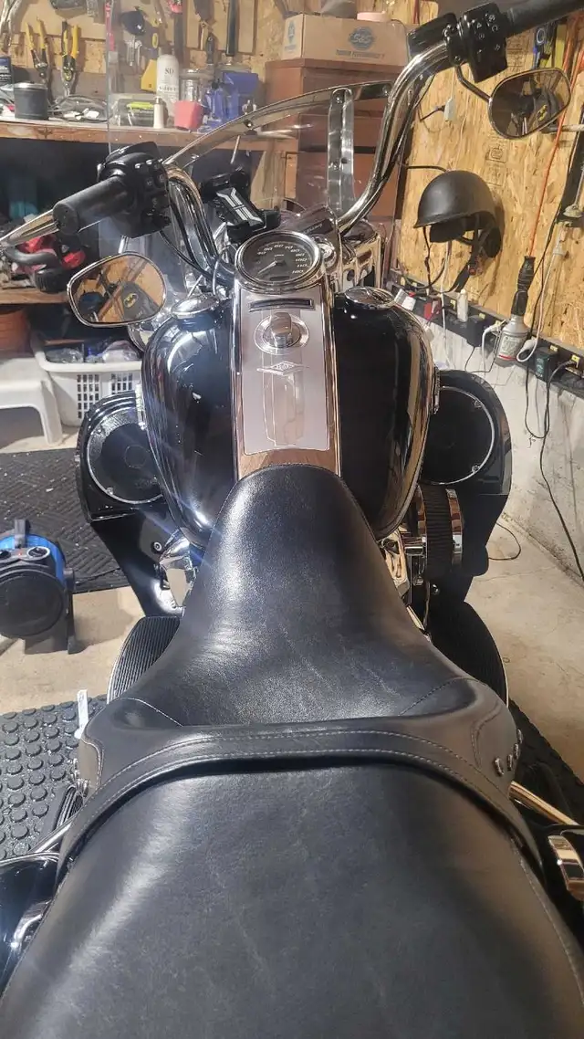 Harley Davidson 2019 Road King in Touring in City of Toronto - Image 2