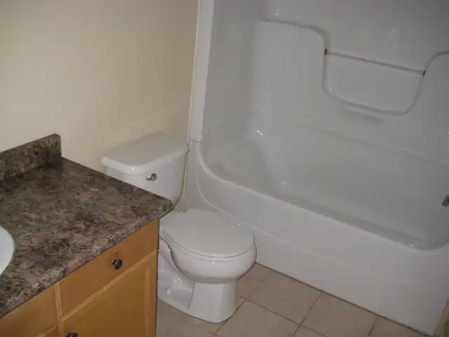 MODERN 2 BEDROOM APT. 6 MINUTE DRIVE TO DOWNTOWN CHARLOTTETOWN in Long Term Rentals in Charlottetown - Image 6