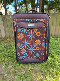 Tracker wheeled suitcase 