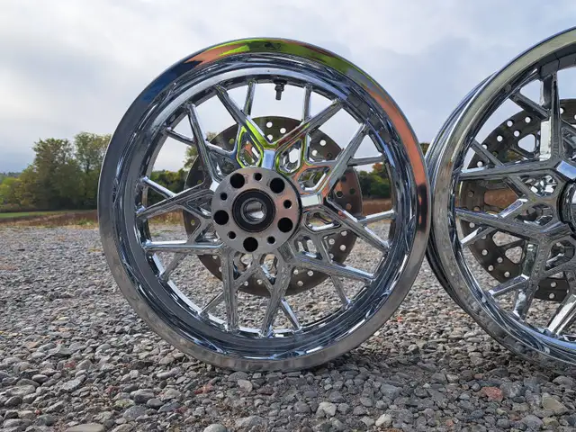 Cast aluminum wheels for Harley-Davidson Heritage in Street, Cruisers & Choppers in Oshawa / Durham Region - Image 6