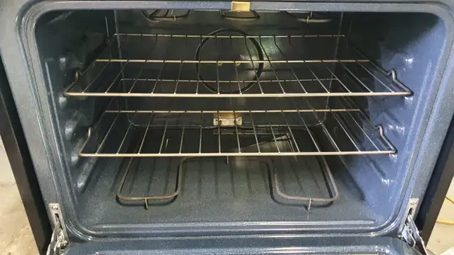—Electric Stove “FRIGIDAIRE” 30 inch (in great condition) in Stoves, Ovens & Ranges in Barrie - Image 4