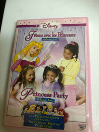 Couronne et DVD Disney Fêtons avec les Princesses 