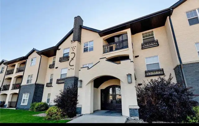 2 Bed 2 Bath Condo | Pond View | 2 Parking Spots | $2,200