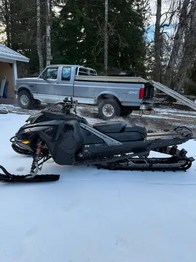 B.E.S.T Warranty till December 2027 New track installed with less then 300km on it All suspension re...