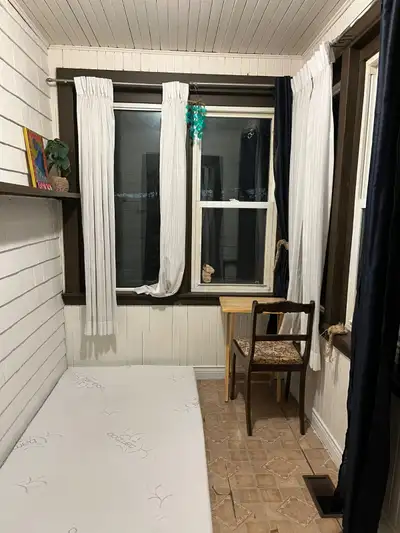Room for rent: Fully furnished room in our charming 3-bedroom home. Ideal location with nearby bus s...