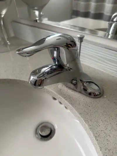 Moen Bathroom faucets x 2 Great condition!! Upgraded to new ones!! Pick up in Lindsay $50 each $80 f...