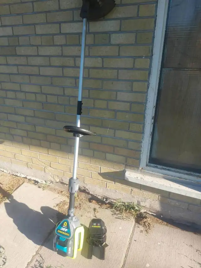 Yardworks 48V Grass Trimmer + Battery in Outdoor Tools & Storage in City of Toronto - Image 5