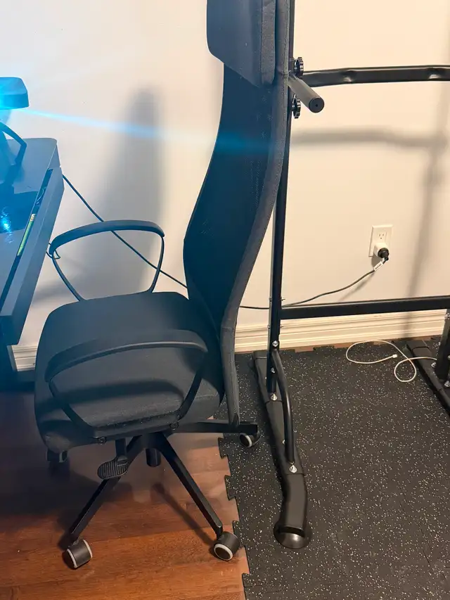 Selling Ikea office chair in Chairs & Recliners in Markham / York Region - Image 3