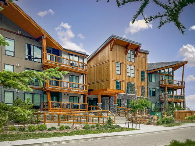 FORMER SHOWHOME with MOUNTAIN VIEWS and LUXURY FINISHES