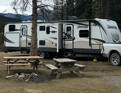 2015 Keystone Sprinter for sale. Good condition. Minor wear and tear. Everything works. Sleeps 12. H...