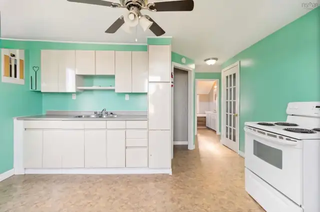 Private and Sharing room available  in Room Rentals & Roommates in City of Halifax - Image 9