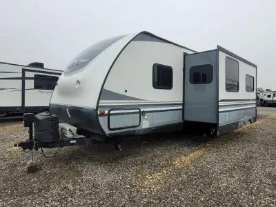TEXT ONLY PLEASE 403-560-1748 This 286BH is the perfect Family camper! Tons of space, comfort and pr...