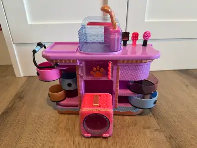 LOL Surprise OMG Rescue Vet Set, View more