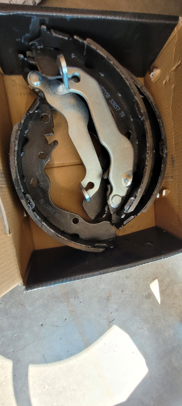 Complete brakes Hyundai accent 2000-2006 in Other Parts & Accessories in Bedford - Image 3
