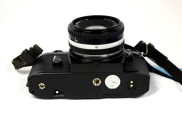 Nikon EM 35mm Film Camera with Nikon 50mm 1:1.8 Series E Lens in Cameras & Camcorders in Ottawa - Image 7