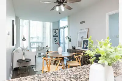 2 bedroom Spacious 800 sqft condo at 3525 Kariya dr Mississauga close to sqi 5 star ammenities locke...