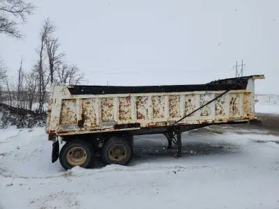 1985 Midland 24' End Dump. Frame is solid Has updated air ride suspension. Exellent trailer for haul...