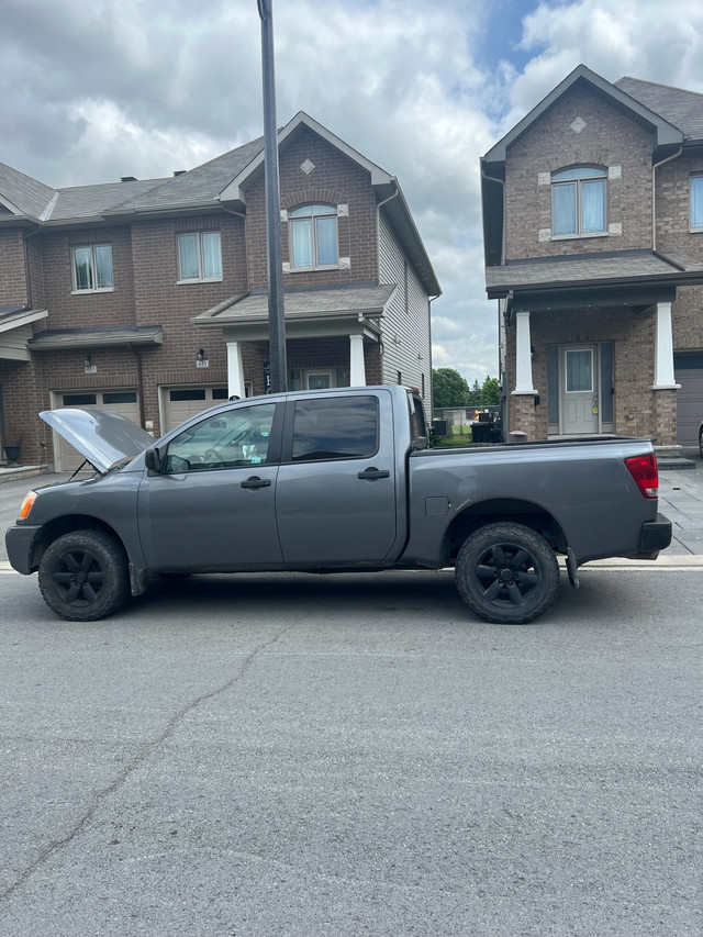 2014 Nissan Titan Pro-4X - 5.6L V8 in Cars & Trucks in Ottawa