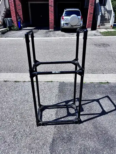 Certified brand tire storage rack, in good condition. Load capacity: 250 lbs (113 kg) Durable constr...