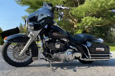 Selling my 2008 Electra Glide Classic - Mint condition - 45,000 KM’s (not miles) - 21” fat spoke fro...