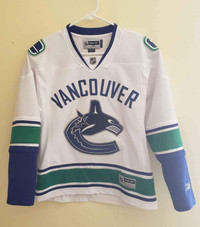 Reebok Women's Vancouver Canucks Jersey Sweater Size M