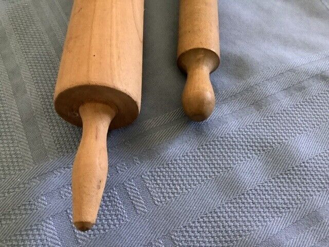 Two Vintage Solid Wood Rolling Pins in Arts & Collectibles in Belleville - Image 3
