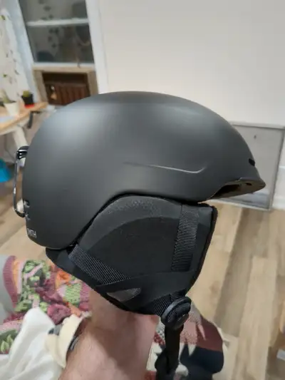 Casque de skis Smith utilisé 2 fois. Maze mips Raison de la vente j'ai pu de char et je fais pu vrai...