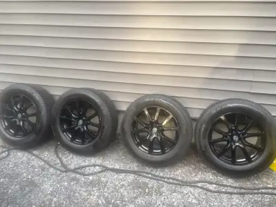 Pneus 245/60R18 continental viking avec mags RSSW + TPMS . Était sur un Kia telluride 2024 , les pne...
