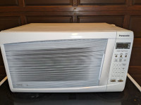 Microwave Panasonic White 1200W Inverter- Works Great