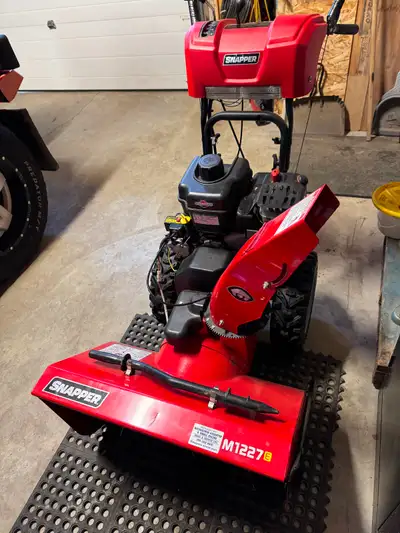 Snapper snowblower, high end model with Briggs and Stratton 1150, View more