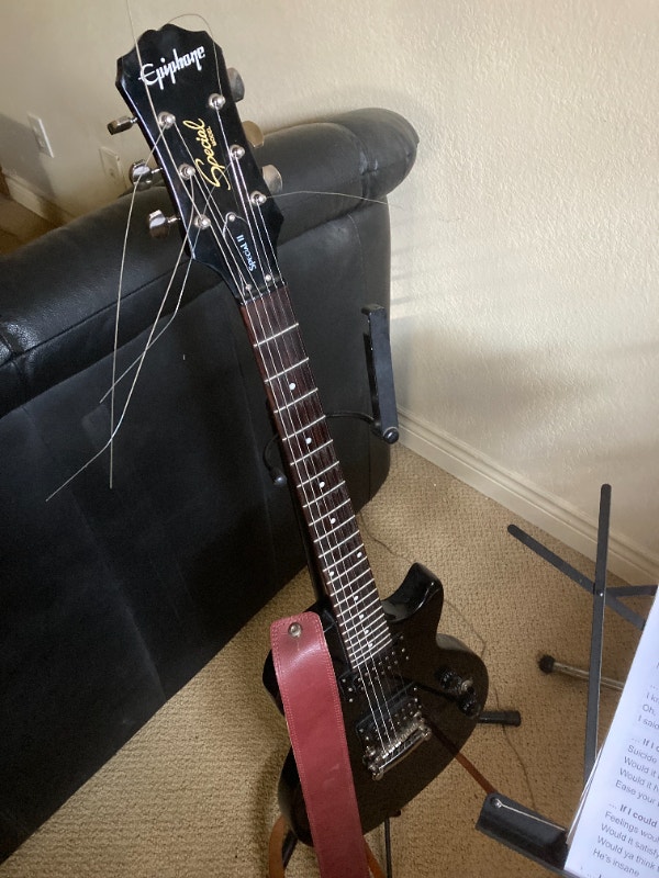 electric guitar with strap Guitars Calgary Kijiji