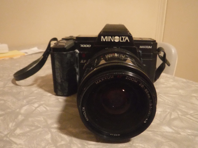 Minolta Maxxum AF 7000 35mm Film Camera w/Lens in Cameras & Camcorders in Hamilton - Image 2