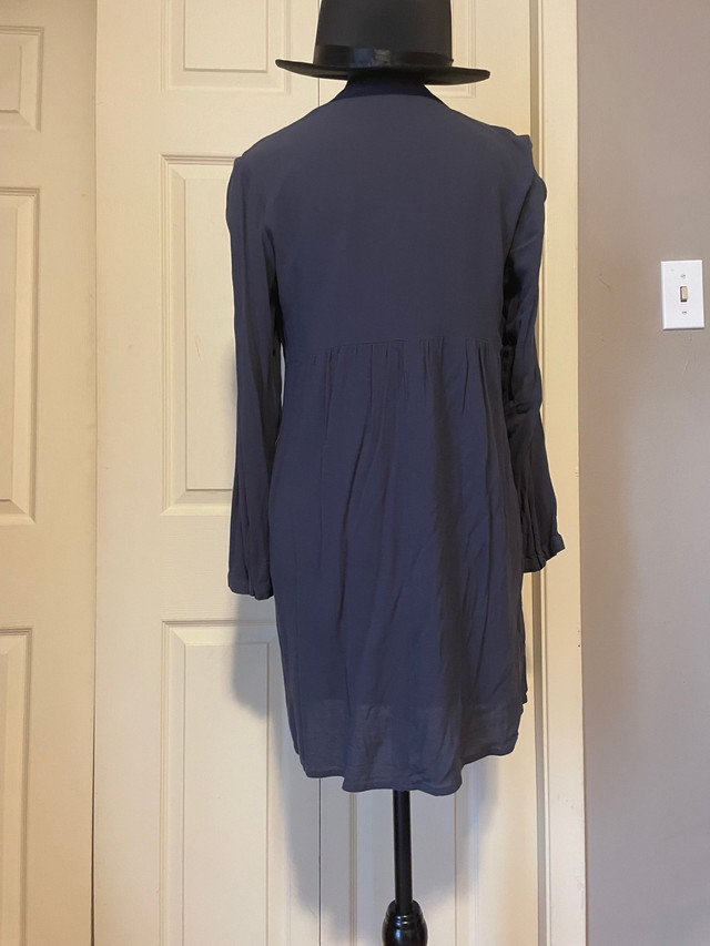Old Navy mini dress, gray, small, with underlining, excellent  in Women's - Dresses & Skirts in Oakville / Halton Region - Image 2