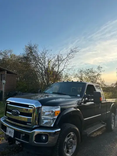 - Low Kms, Clean and Runs Great! -2015 F250 SuperDuty -91,000 km -Gas -Backrack -Includes summer tir...