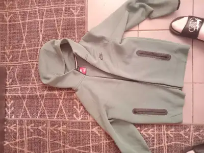 Nike tech hoodie read description , View more