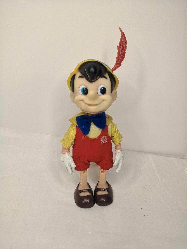 Vtg Disney Pinocchio Doll 70s R. Dakin 10.5” Figure Toy dans Art et objets de collection  à Moncton